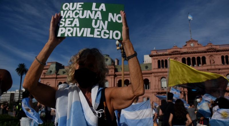 Argentinos protestan contra el Gobierno por el escÃ¡ndalo de las vacunas VIP