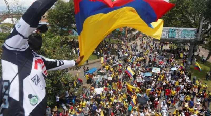 Masivas protestas por cuarto dÃ­a consecutivo contra reforma tributaria en Colombia