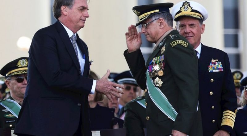 Bolsonaro nombra nuevos comandantes de las Fuerzas Armadas tras salida masiva