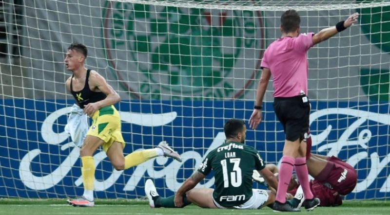 Palmeiras cae ante Defensa, que conserva sus chances de avanzar