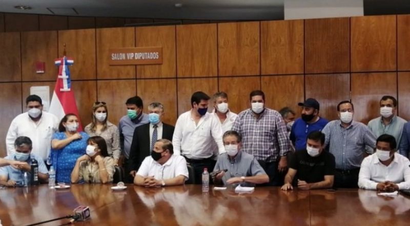Diputados presentarÃ¡n libelos acusatorios para juicio polÃ­tico contra Abdo y VelÃ¡zquez