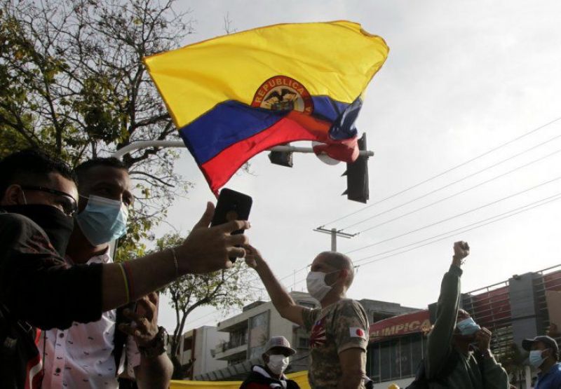 La calma vuelve a Colombia y Gobierno busca negociar