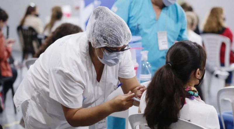Argentina tiene vacunada a 29% de población con una dosis y casi 8% con dos