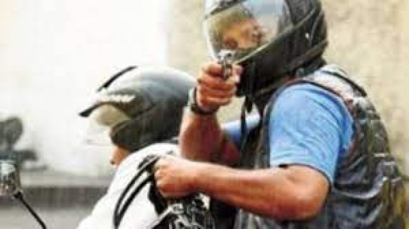 Motochorros armados despojaron a una mujer de su motocicleta y cartera