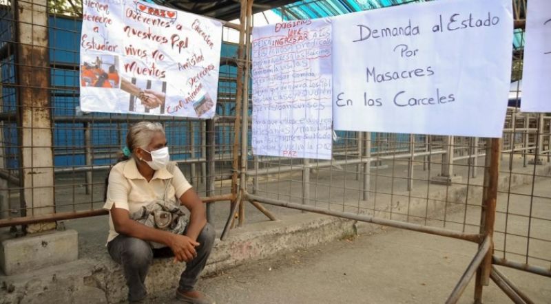 Identifican 34 de los 68 presos asesinados el sábado en cárcel de Ecuador