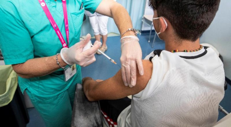 Ecuador inicia la vacunación anticovid para adolescentes