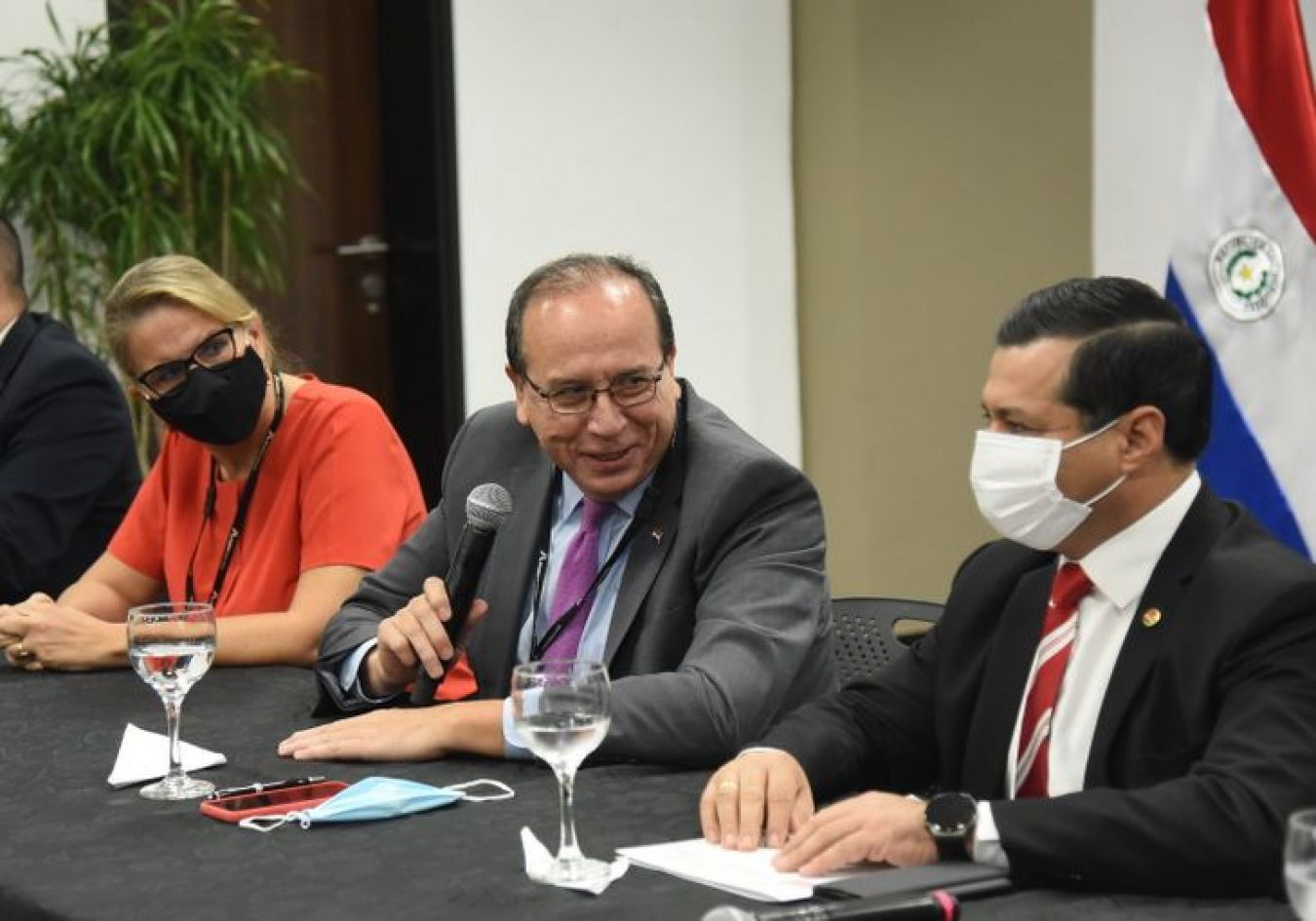 Confirman que Brasil presiona  para restarle al país beneficios en Itaipú