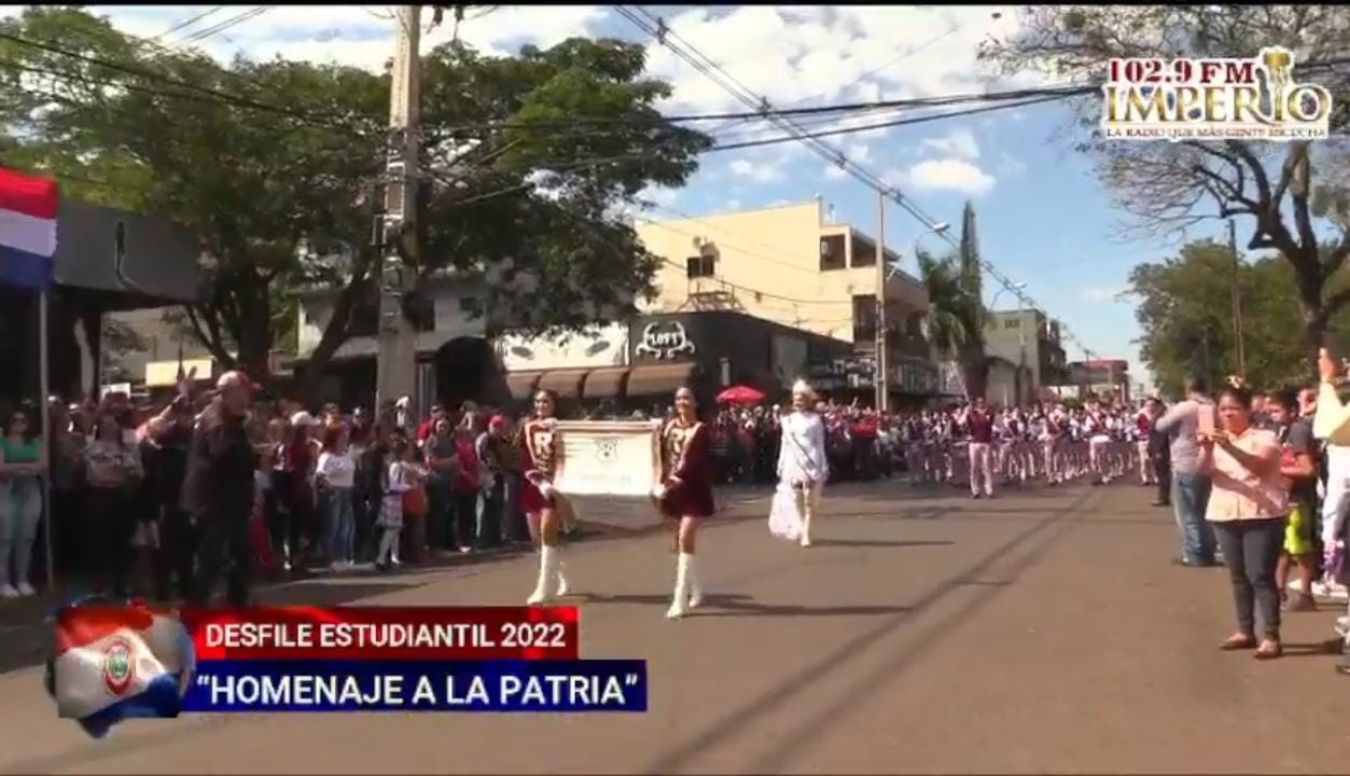 Multitudinario y colorido desfile estudiantil por el Día de la Bandera Paraguaya