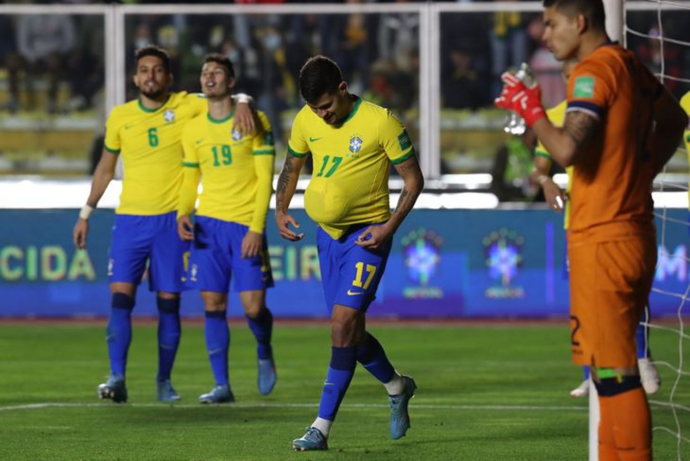 Brasil finaliza invicto goleando a Bolivia en La Paz