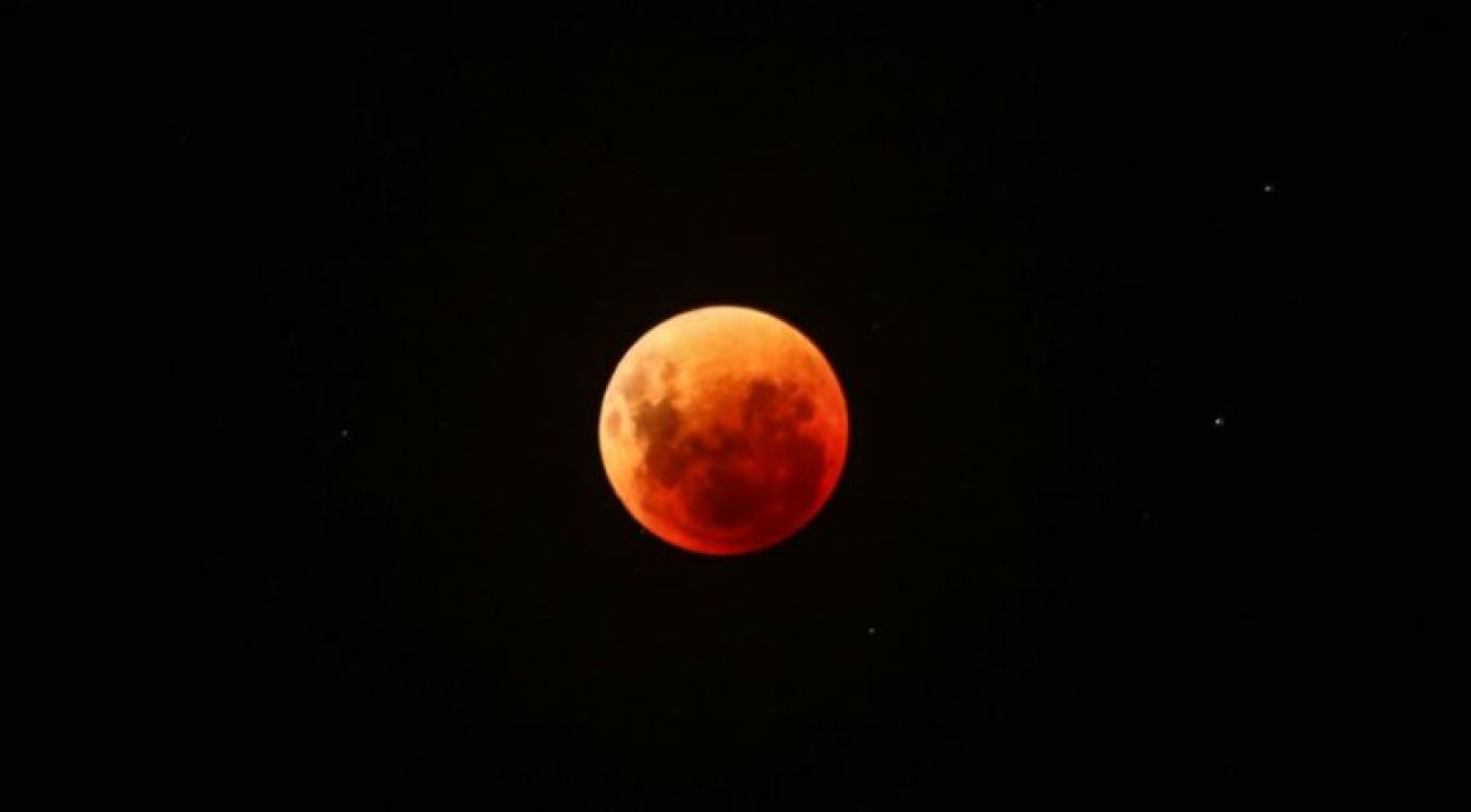 Eclipse total de luna se apreció desde la Costanera de Asunción