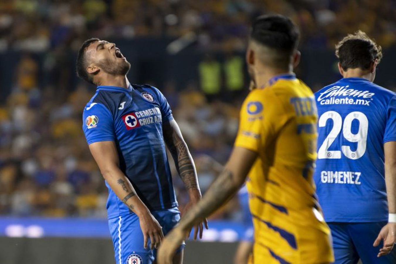 Tigres pierde con Cruz Azul, pero se clasifica a las semifinales