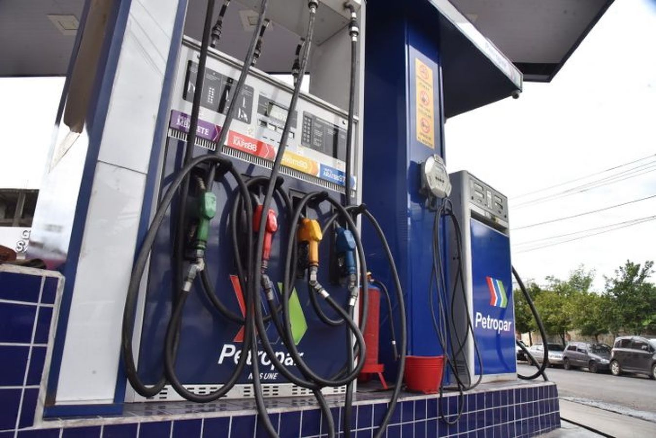 Petropar aumenta precios de combustible desde este lunes