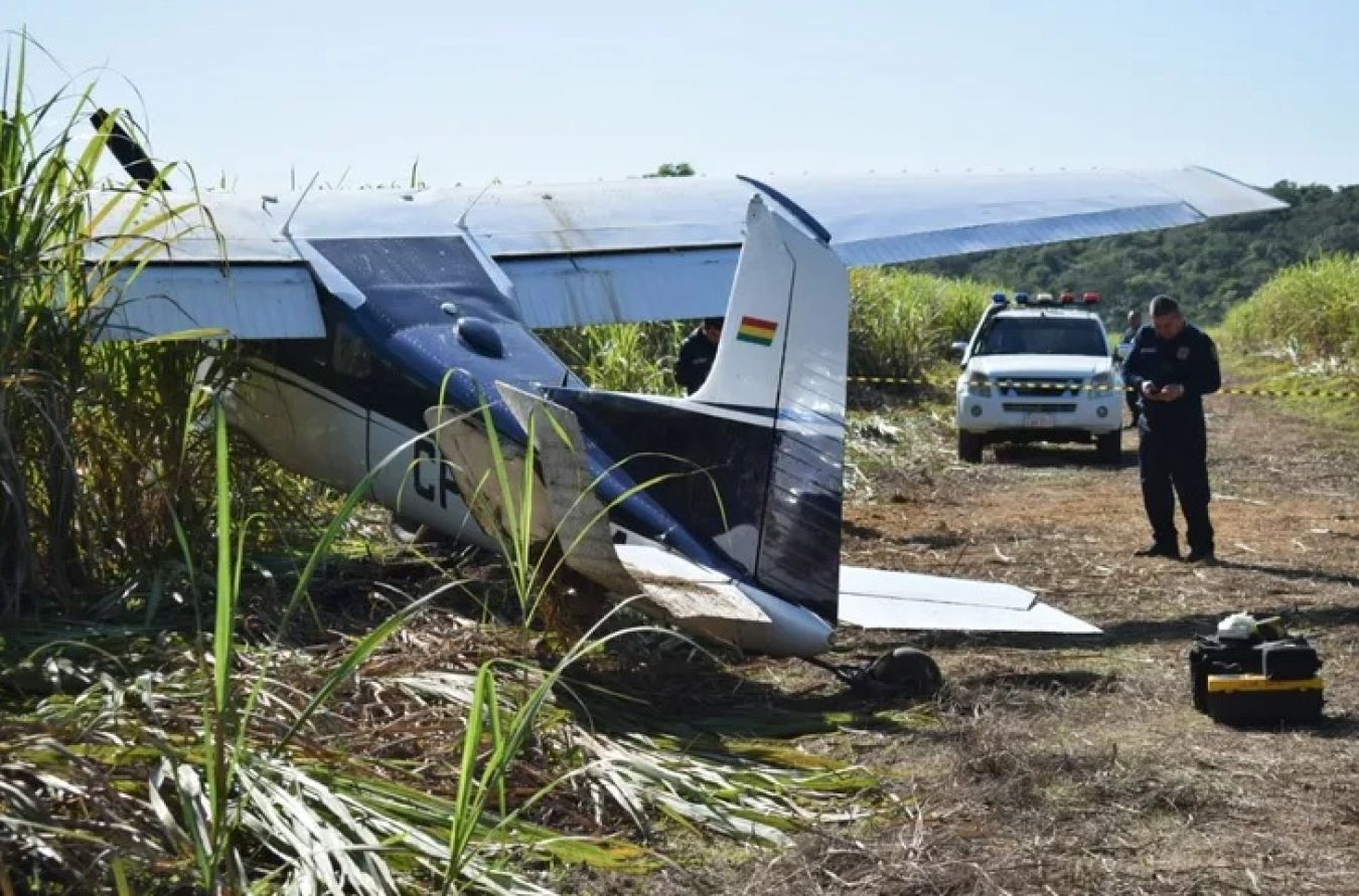 Avioneta con matricula boliviana sufre percance al aterrizar en una pista clandestina