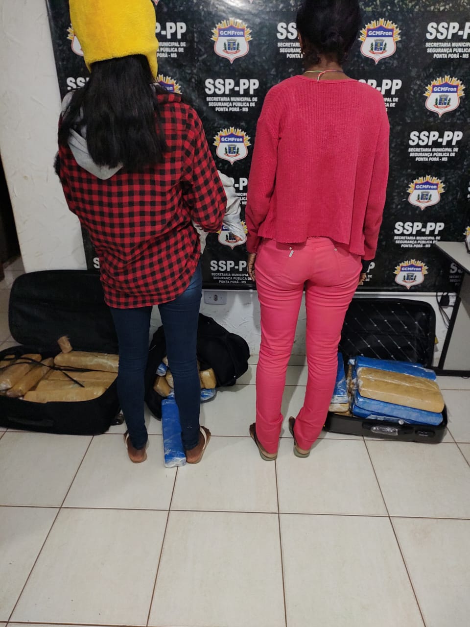 Dos mujeres fueron detenidas con valijas repletas de marihuana