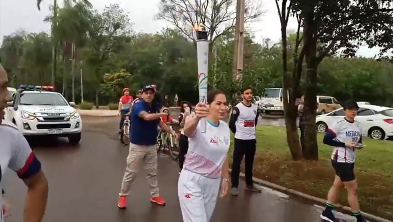 La antorcha olímpica recorre las calles de la ciudad