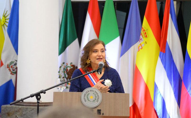 Tras recibir condecoración, Berta Rojas clamó por salud gratuita en el país por ser un derecho humano