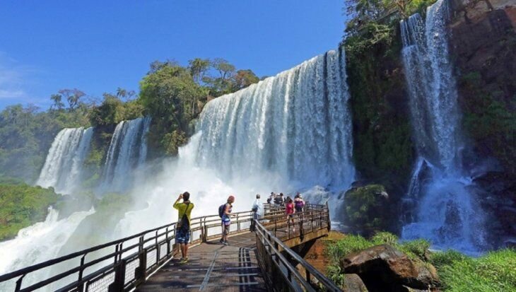 Un hombre desaparece tras caer de un salto de las Cataratas del Yguazú