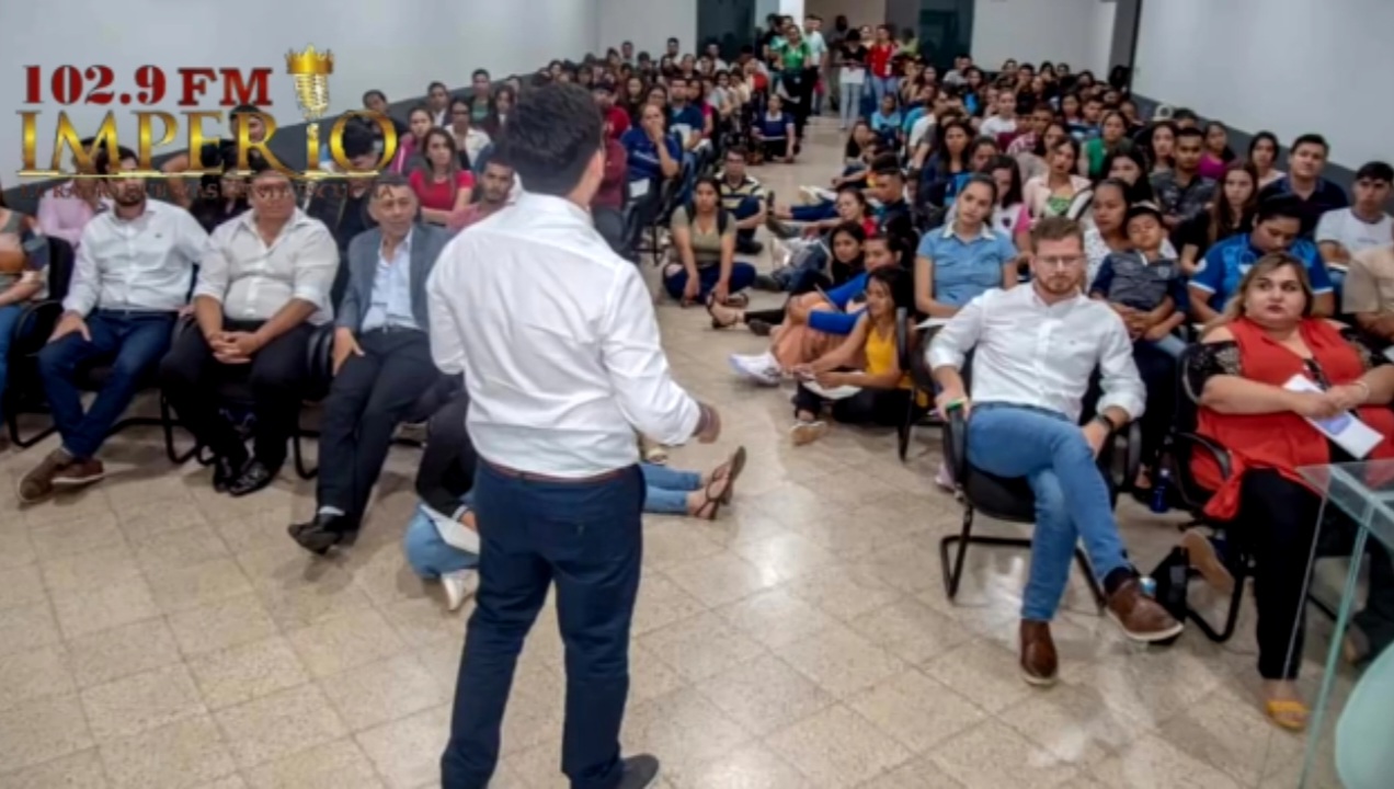 Escuela de Liderazgo Universitario realizó jornada de taller de liderazgo para jóvenes universitarios