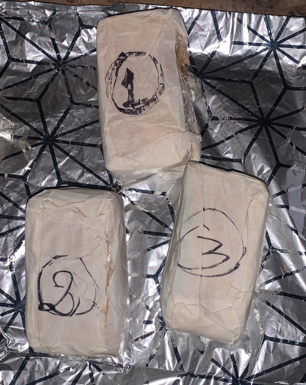 Antinarcóticos detiene a una mujer con tres paquetes de supuesta cocaína