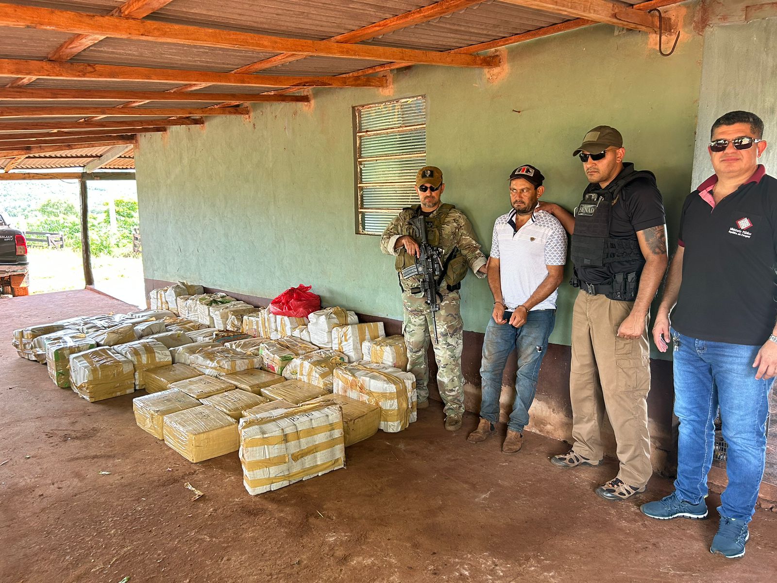 Dos detenidos y más de 1000 kilos de marihuana incautada durante operativo de la Senad