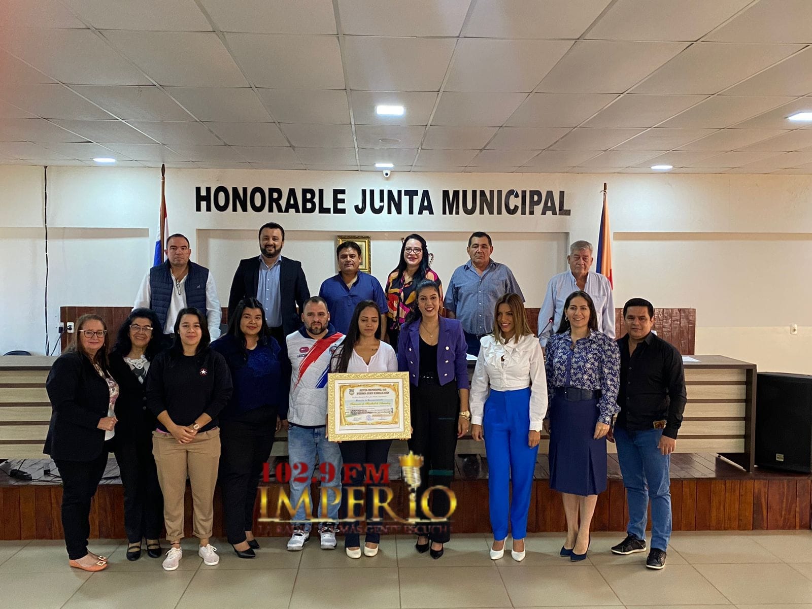 Junta Municipal rindió homenaje a la selección de Amambay bicampeona del handball nacional femenino